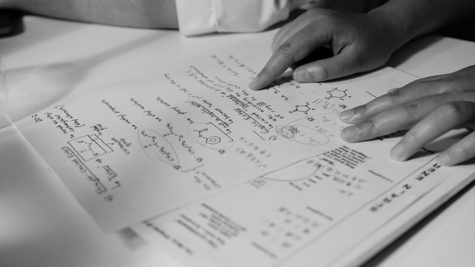 Page from a mid-2000s pattern recognition paper with handwritten digit samples