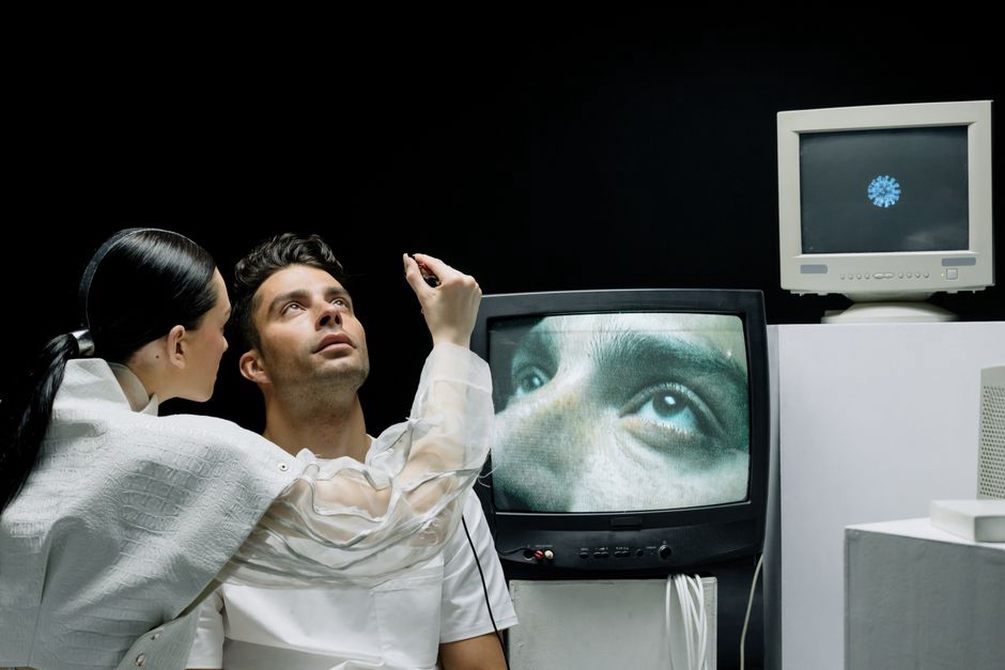 researcher testing a contact image sensor for fingerprint capture