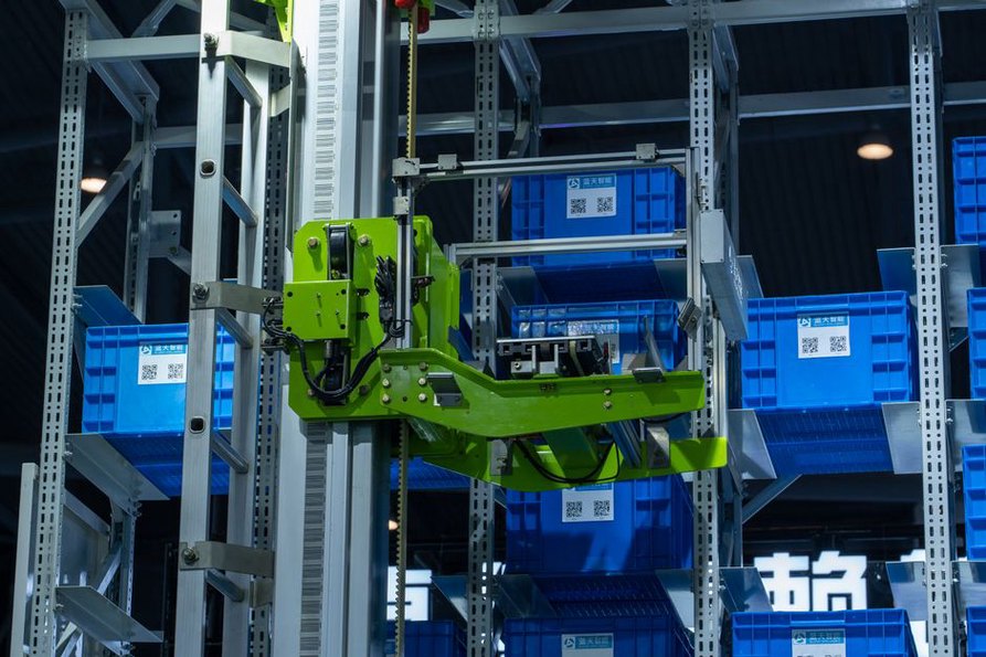 A robotic arm utilizing 3D vision to navigate a complex environment