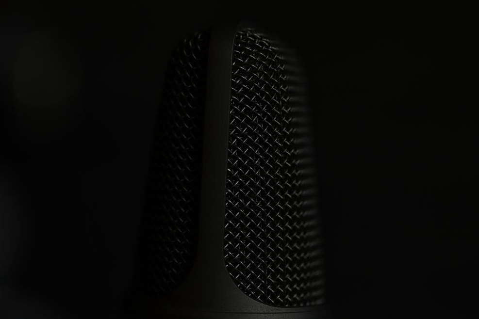 voiced and unvoiced speech segments shown in spectrogram with zero crossing rate overlay
