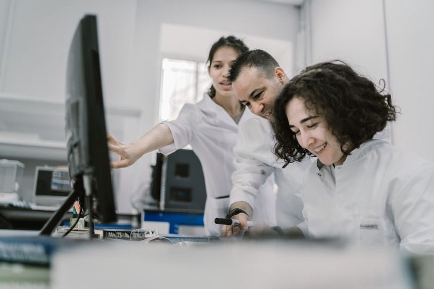 Collaborative analysis around a shared dataset