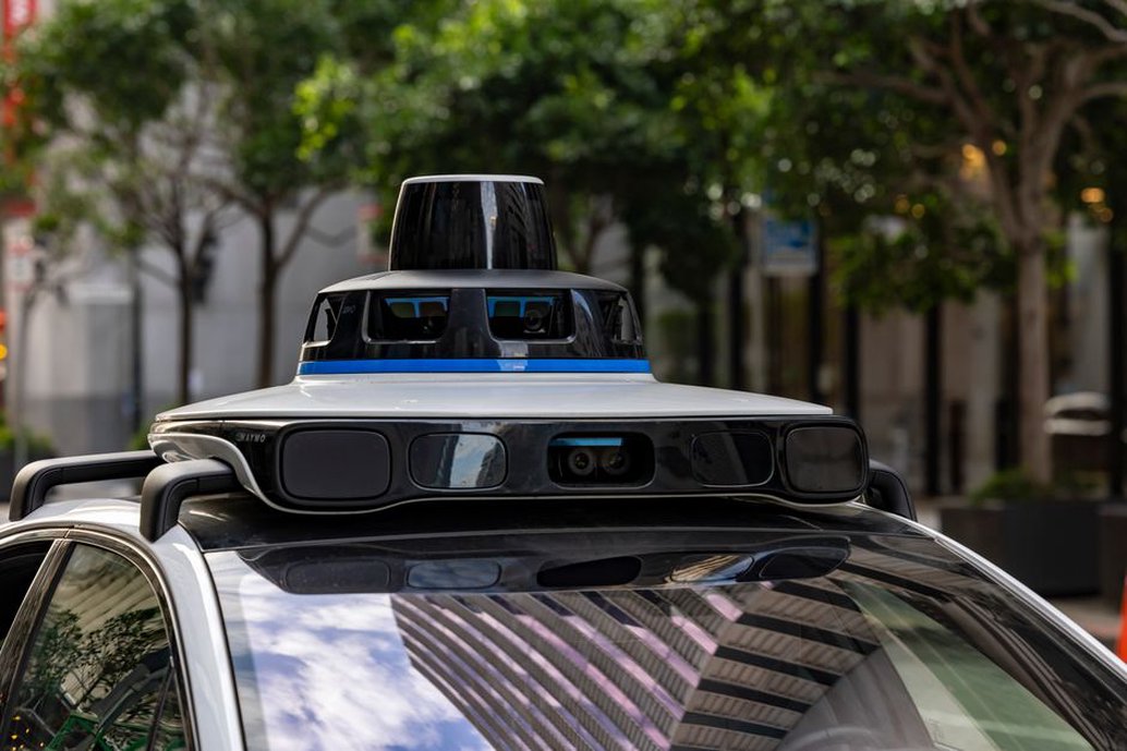 Autonomous vehicle equipped with stereo cameras