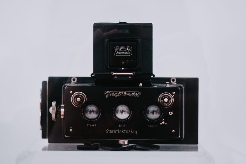 Dual cameras used for experimental depth reconstruction