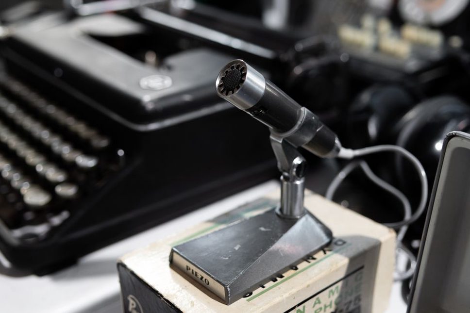 Acoustic feature extraction supported early voice modeling