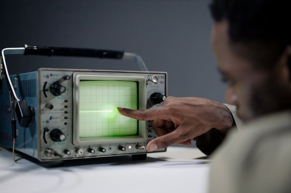 Early electronic equipment used to model speech sounds
