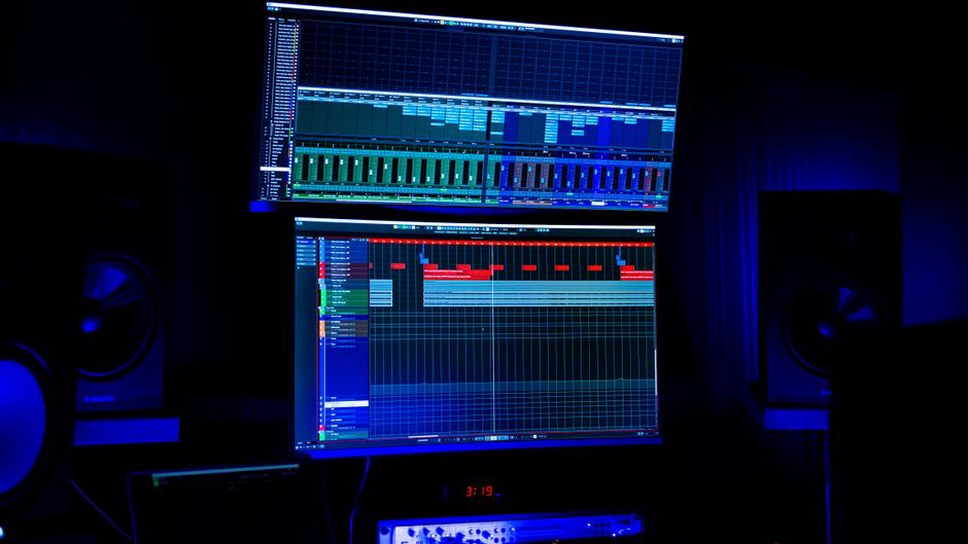 Speech waveform divided into short analysis segments