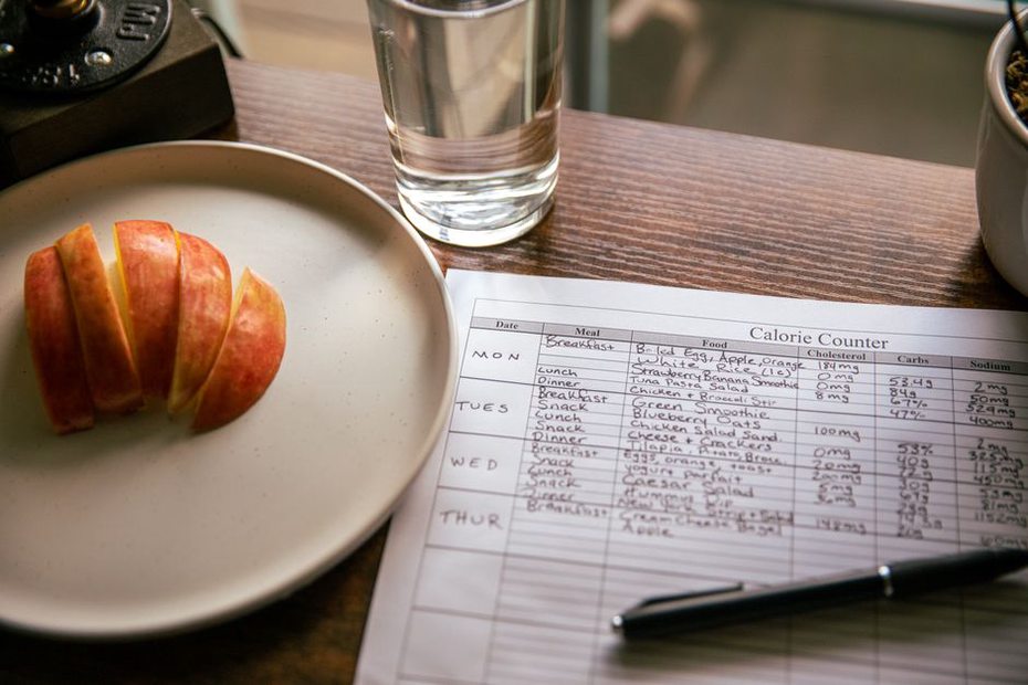 A short dinner plan beside a grocery list