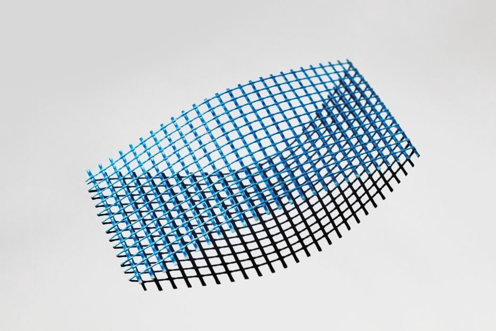 Light pattern crossing a scanned surface