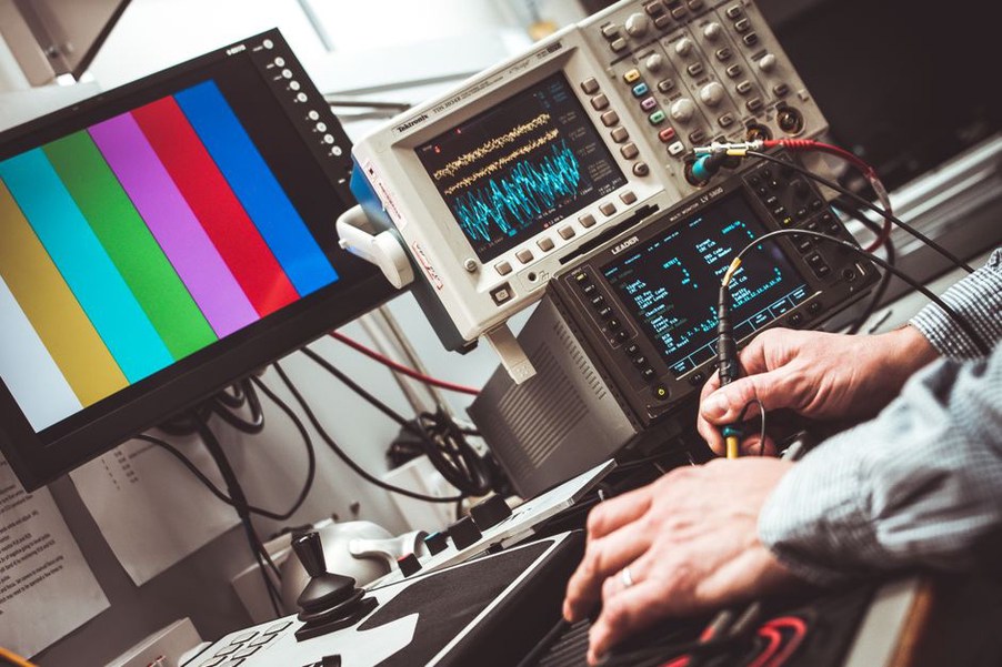 Microphone and display in a speech laboratory